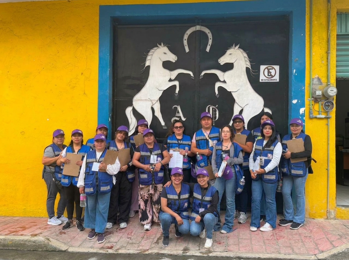 Group_wearing_jeans_posing_202608181229